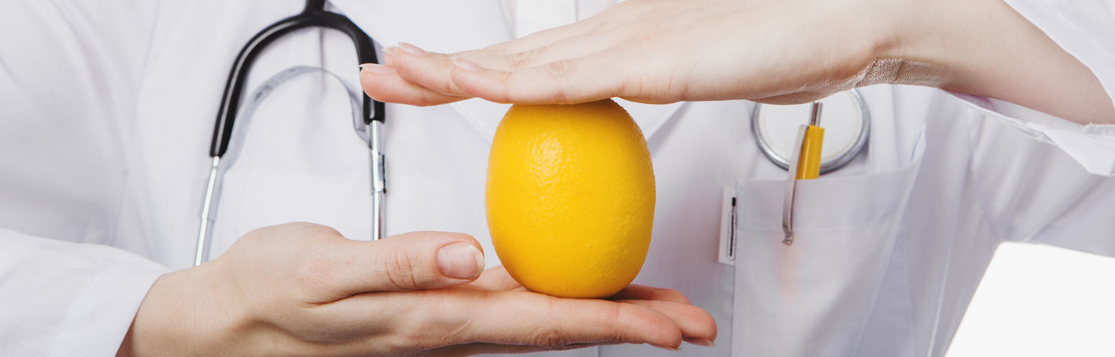 diet-specialist-with-lemon Haus Medicus Vorsorge